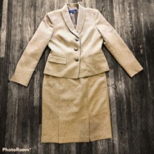 Evan Picone woman’s skirt suit